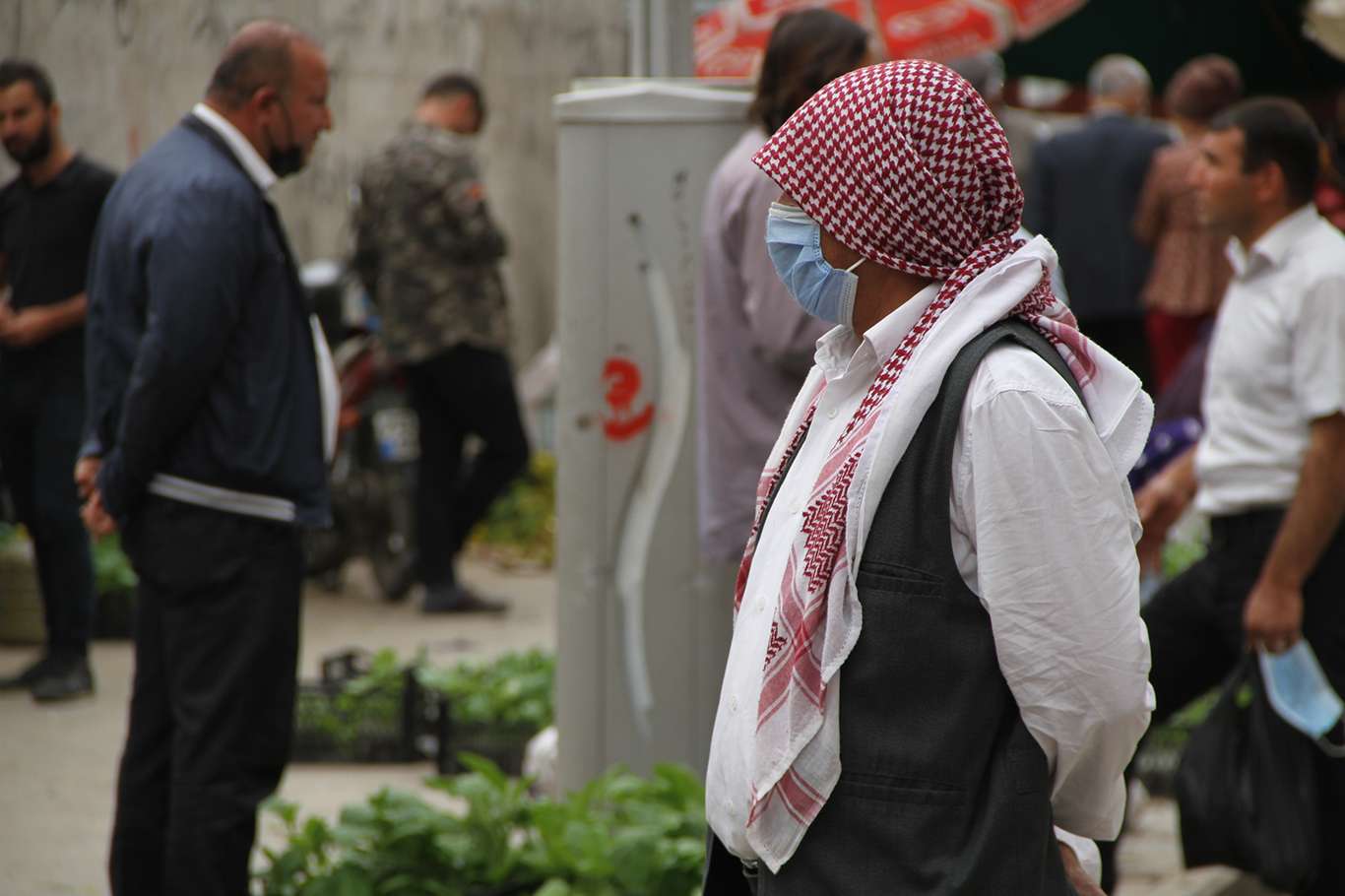 Halk tam kapanma kararına tepkili Halk tam kapanma kararına tepkili